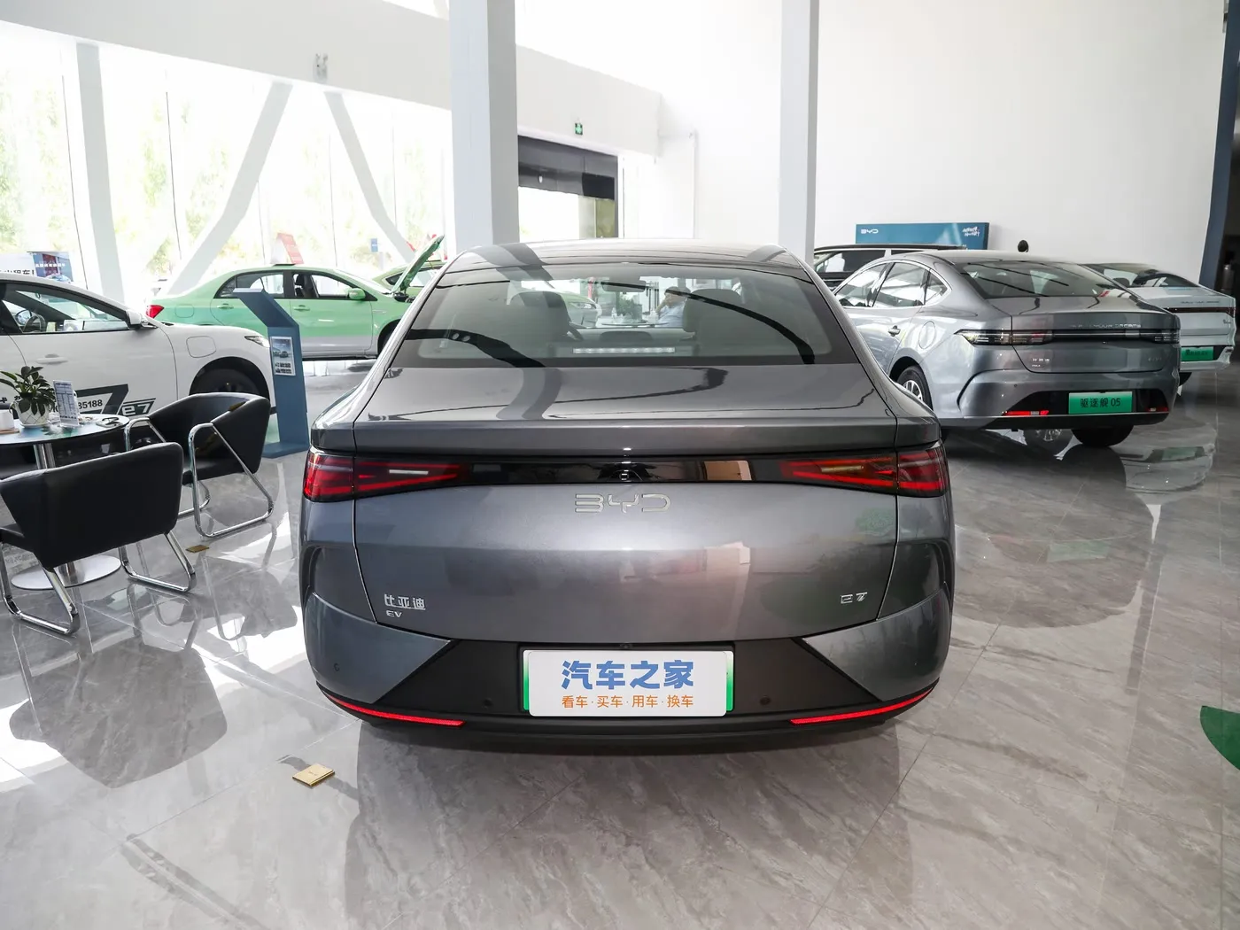 Новая модель автомобиля BYD E7 EV, максимальная скорость 150 км/ч, 136 л.с., крутящий момент 180 Нм, 5-местный электромобиль