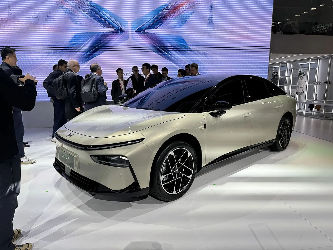 Ограниченная серия EV XPENG P7+ 5-местный электрический хэтчбек с новым дизайном, левый руль, максимальная скорость 685 км, автомобиль на новой энергии