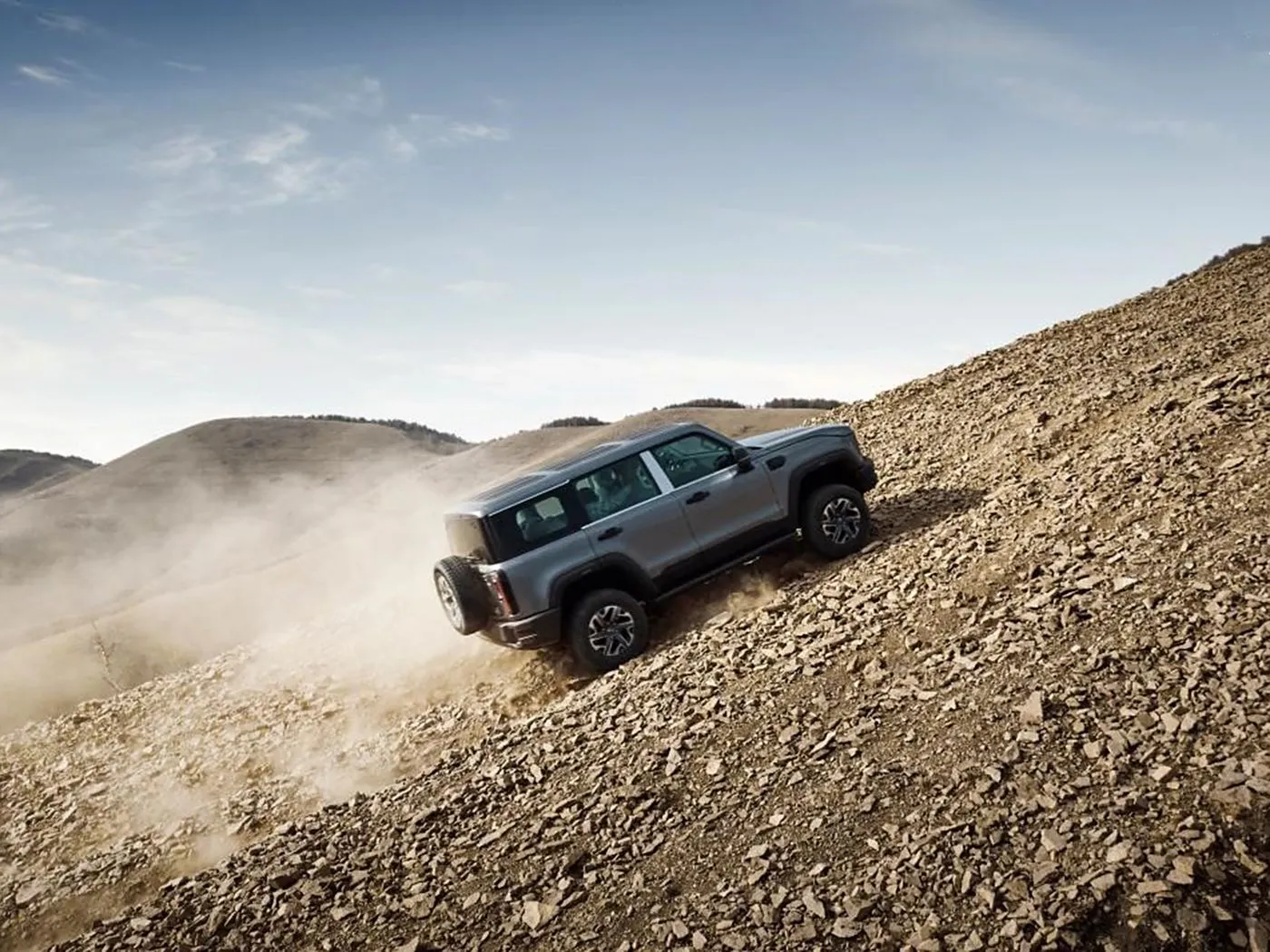 Компактный внедорожник Beijing Off-Road BJ40 с полным приводом, баком на 85 л и панорамной камерой, длинная колесная база