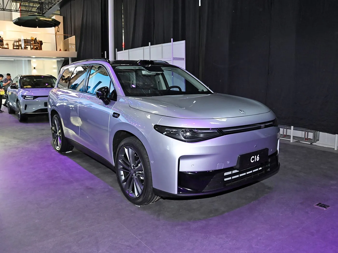 Leapmotor C16 5-дверный 6-местный электромобиль внедорожник 4WD Режим привода Левый руль Электрический и гибридный Топливо New Energy Auto