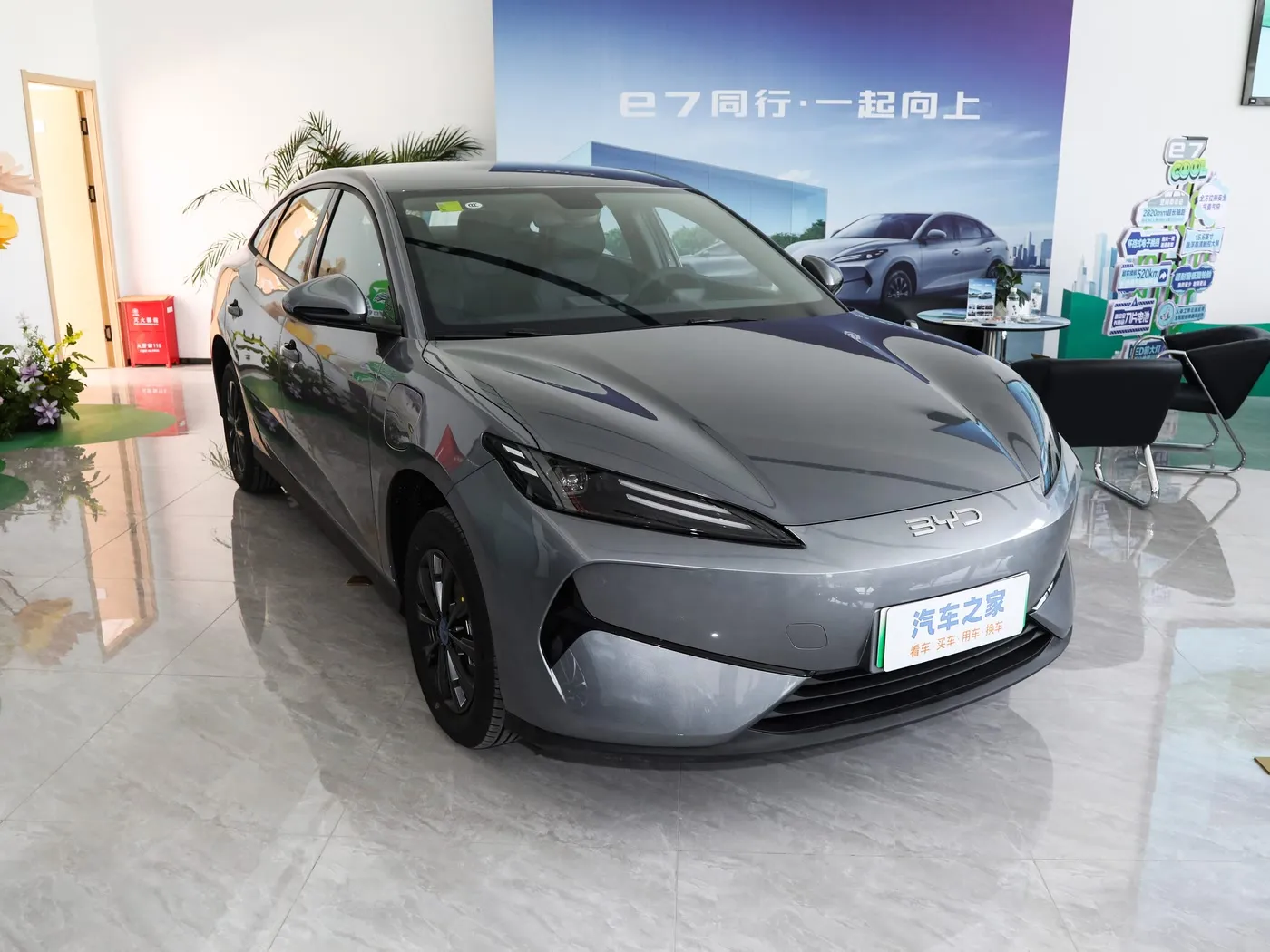 Новая модель автомобиля BYD E7 EV, максимальная скорость 150 км/ч, 136 л.с., крутящий момент 180 Нм, 5-местный электромобиль