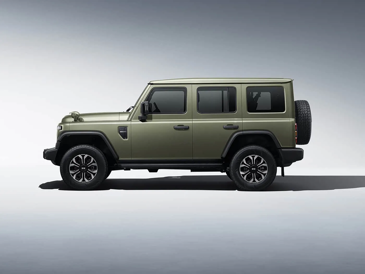 BAIC 212 T01 Rugged 212 T01 Rugged 4WD Компактный внедорожник Бензин/дизель 8AT и кожаный салон Кожаный руль с подогревом Длинная колесная база
