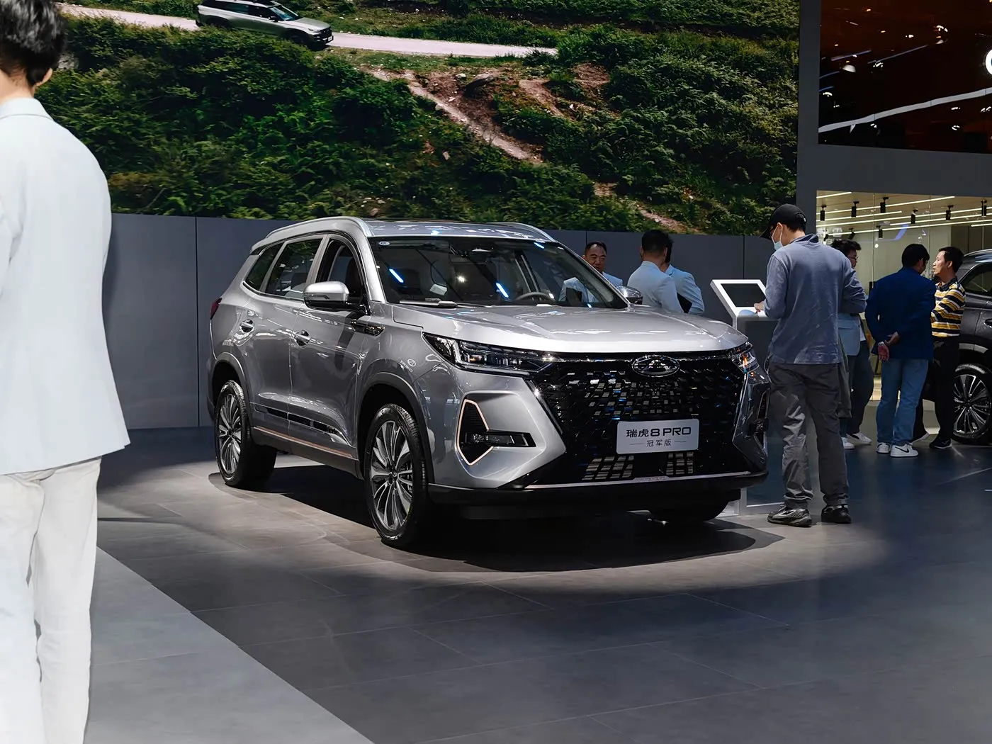 Chery Tiggo 8 Pro Роскошный семейный внедорожник Автоматическая коробка передач Задняя камера R18 Левое бензиновое темное кожаное сиденье Евро VI с полным приводом