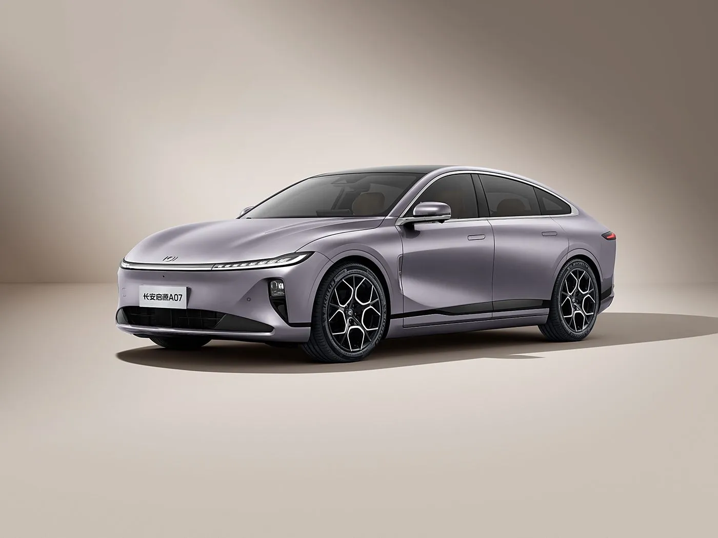 Changan Qiyuan A07 Hybrid EV Sedan Новый энергетический автомобиль из Китая, запас хода 1200 км, автоматическая коробка передач, 5 мест, скорость 175 км/ч, размер шин R19