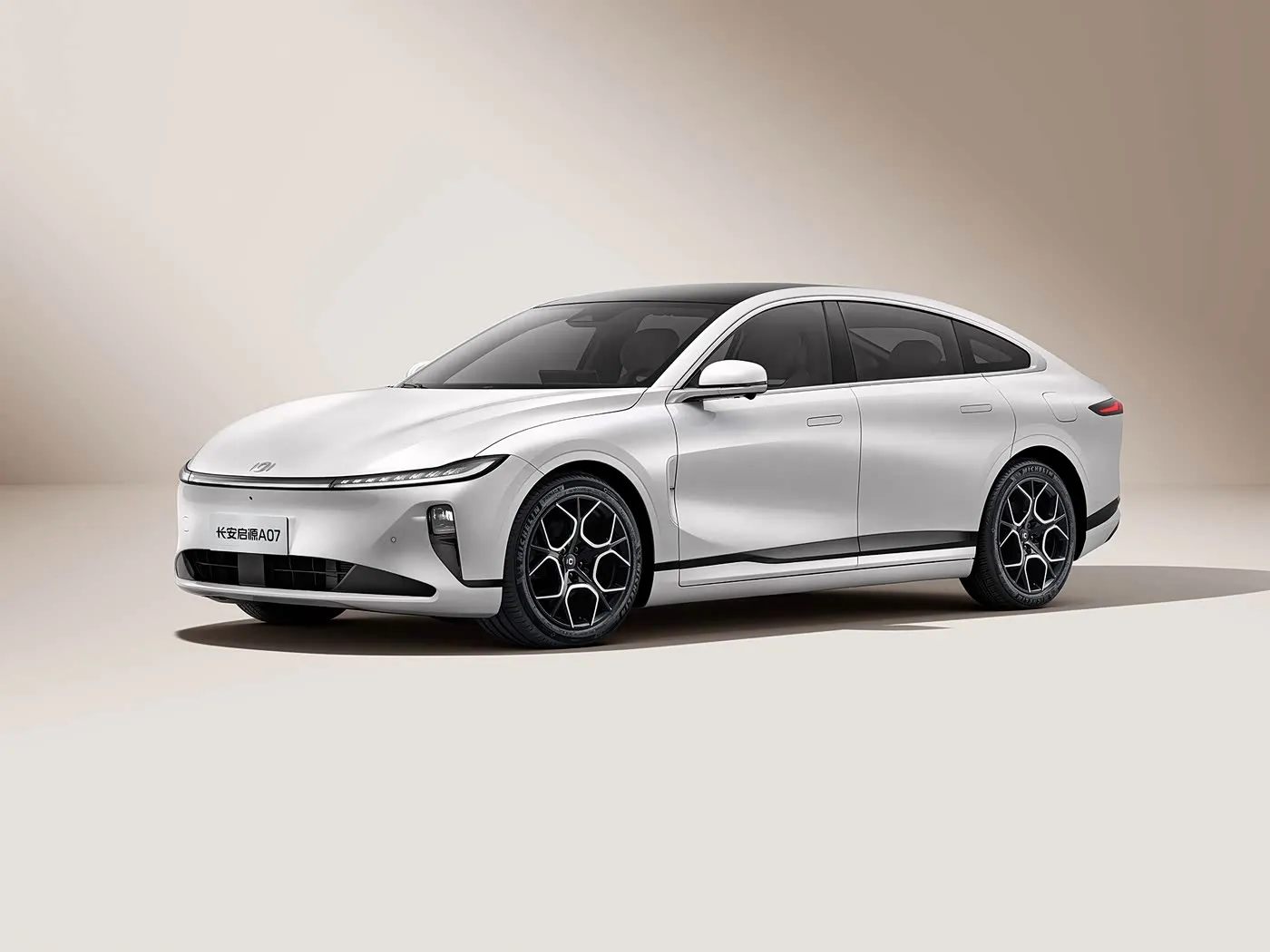 Changan Qiyuan A07 Hybrid EV Sedan Новый энергетический автомобиль из Китая, запас хода 1200 км, автоматическая коробка передач, 5 мест, скорость 175 км/ч, размер шин R19