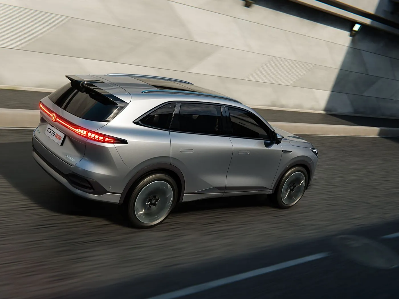 Компактный внедорожник Changan CS75 PLUS 1,5/2,0 зуба с системой L2,5 Assist, сенсорным экраном 15,6 дюйма и длинной колесной базой