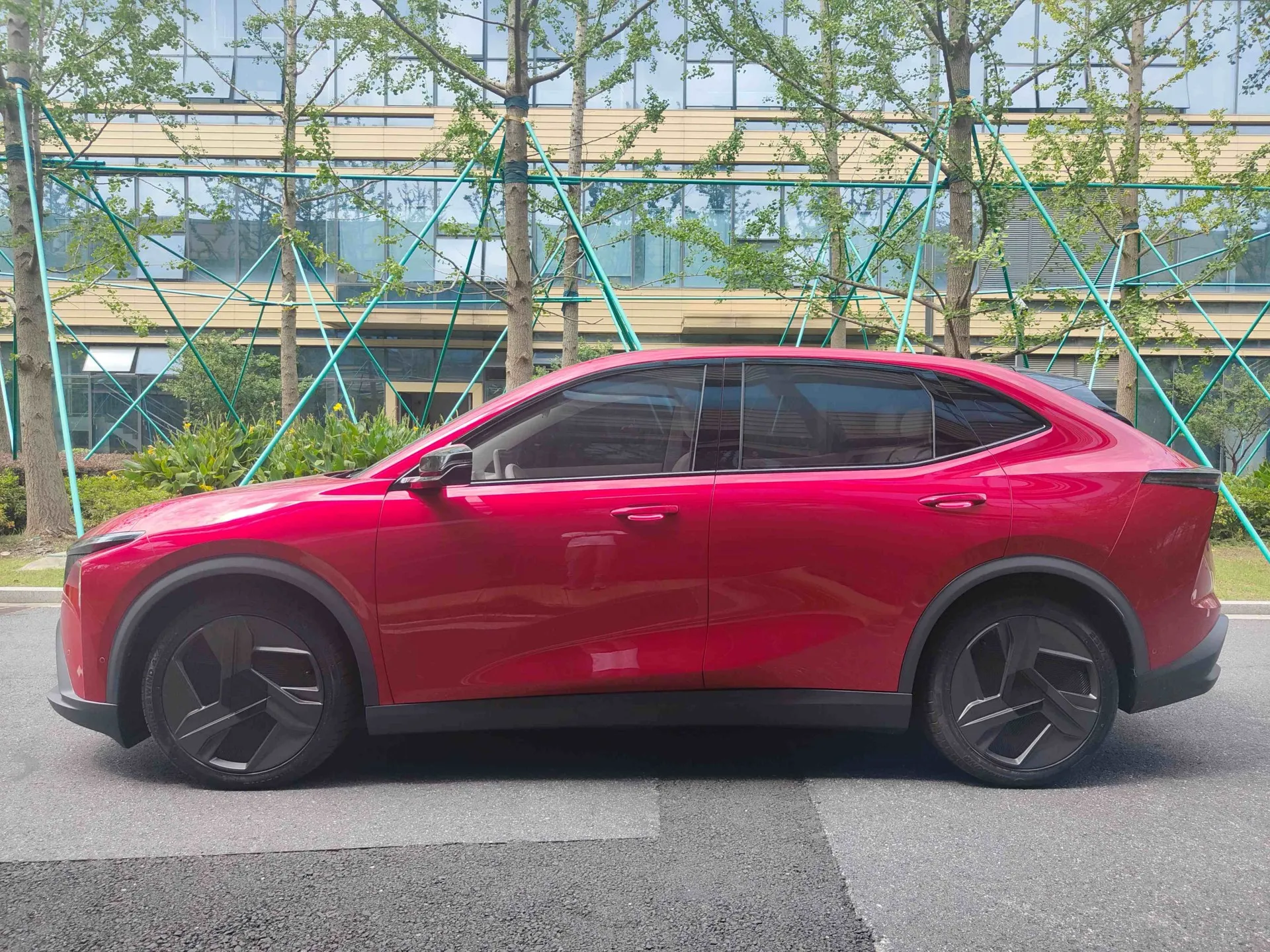 LEV01 ВНЕДОРОЖНИК С ПРАВЫМ РУЛЕМ НОВЫЙ ЭНЕРГЕТИЧЕСКИЙ АВТОМОБИЛЬ EV с длинной колесной базой, 5 мест