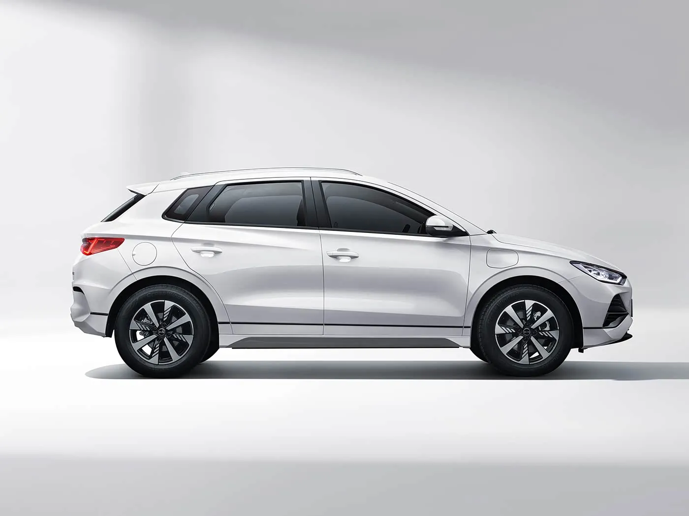 Роскошный электрический электромобиль BYD E2, седан, внедорожник, хэтчбек, левый руль, двигатель с литиевой батареей, китайский новый энергетический автомобиль