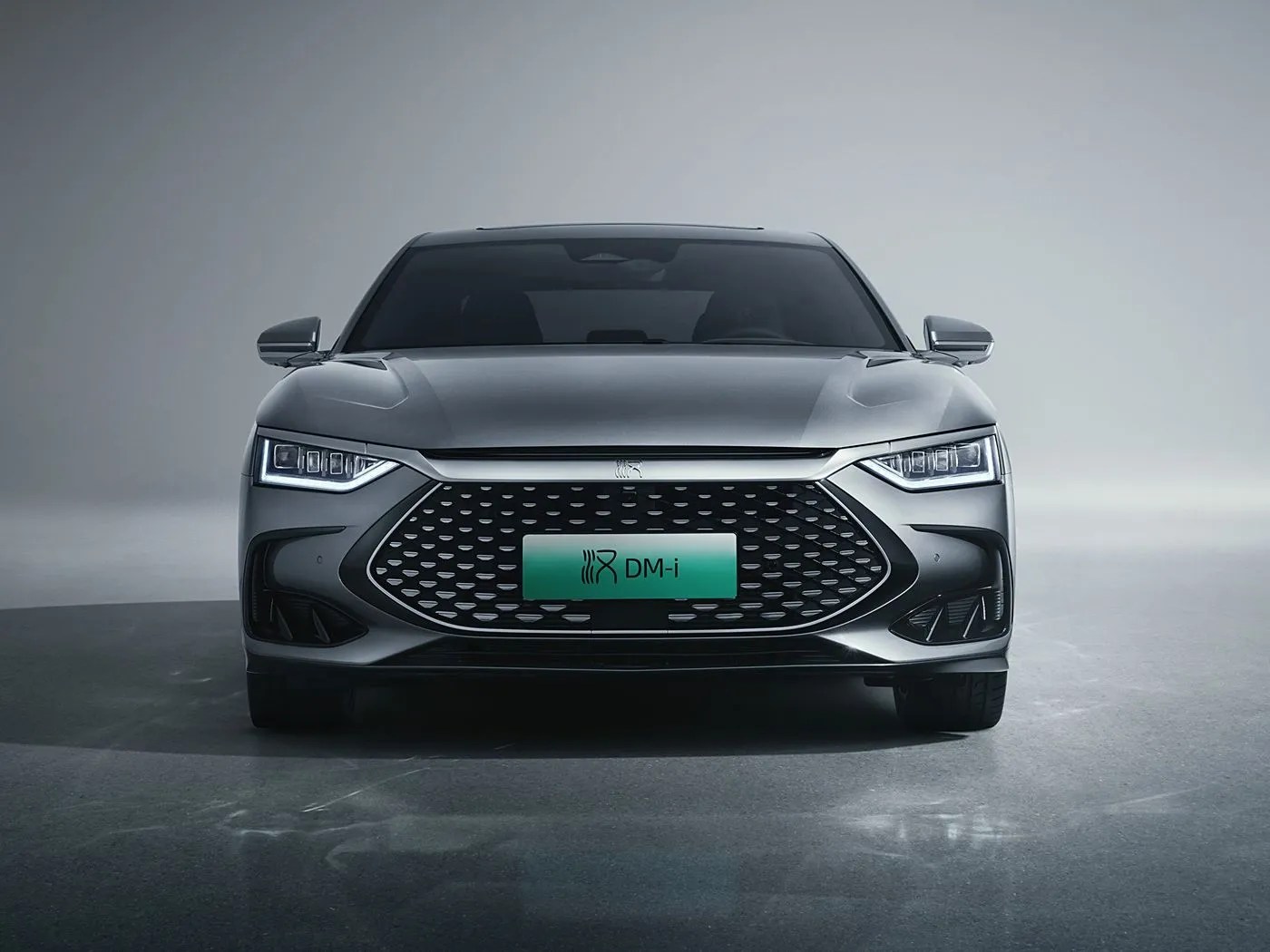 BYD Han EV/DM-i: электрифицирующий роскошный седан с двойным двигателем и передовыми технологиями НОВАЯ ЭНЕРГИЯ