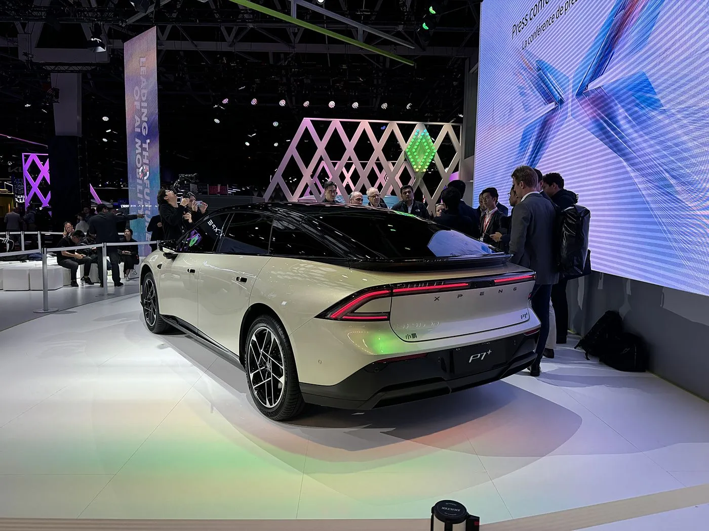 Ограниченная серия EV XPENG P7+ 5-местный электрический хэтчбек с новым дизайном, левый руль, максимальная скорость 685 км, автомобиль на новой энергии