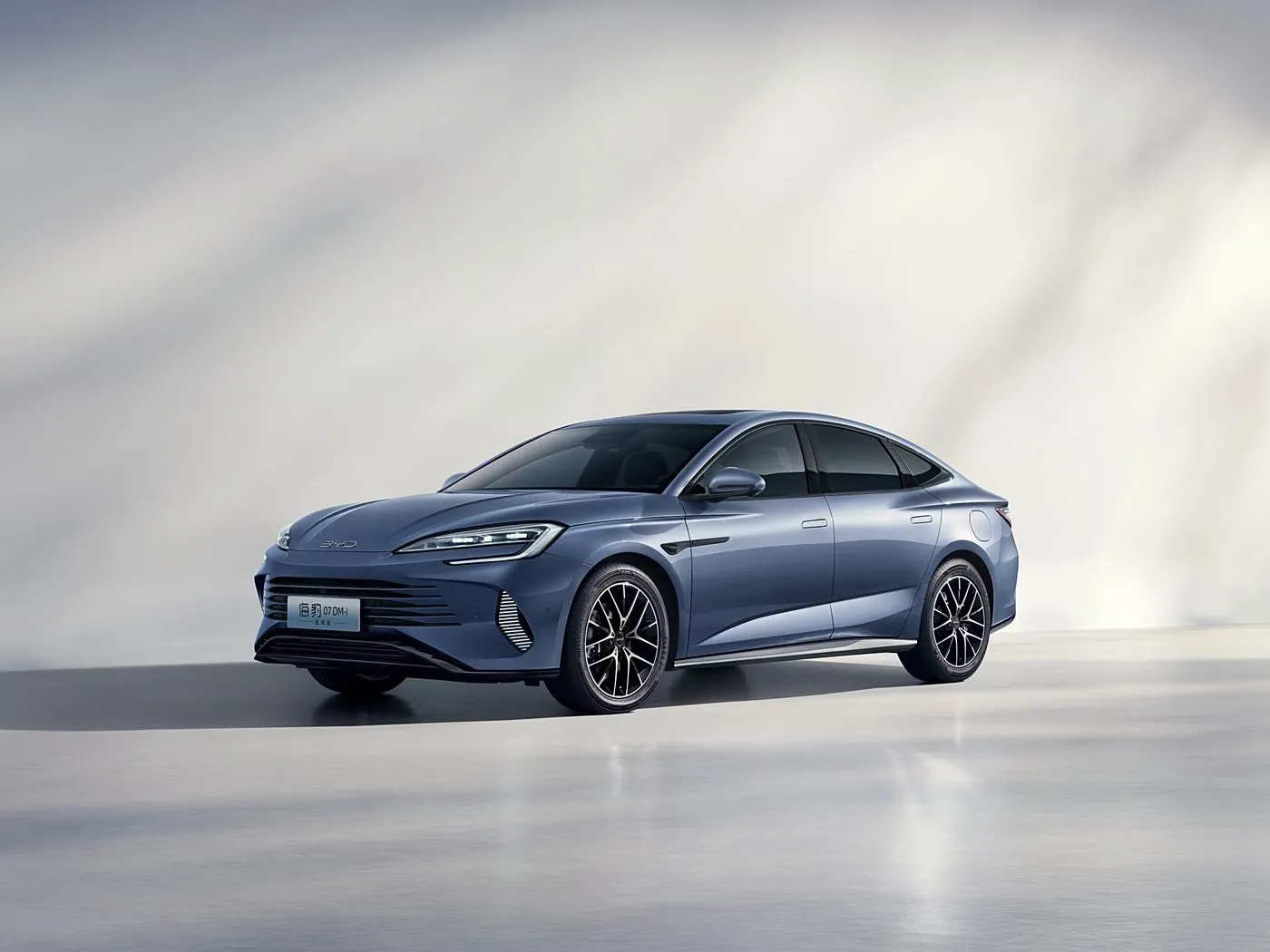 BYD Seal 07 DM-i Электрический внедорожник Высокоскоростной автомобильный седан с электродвигателем 4-местный левый руль Особенности автомобиля на новой энергии