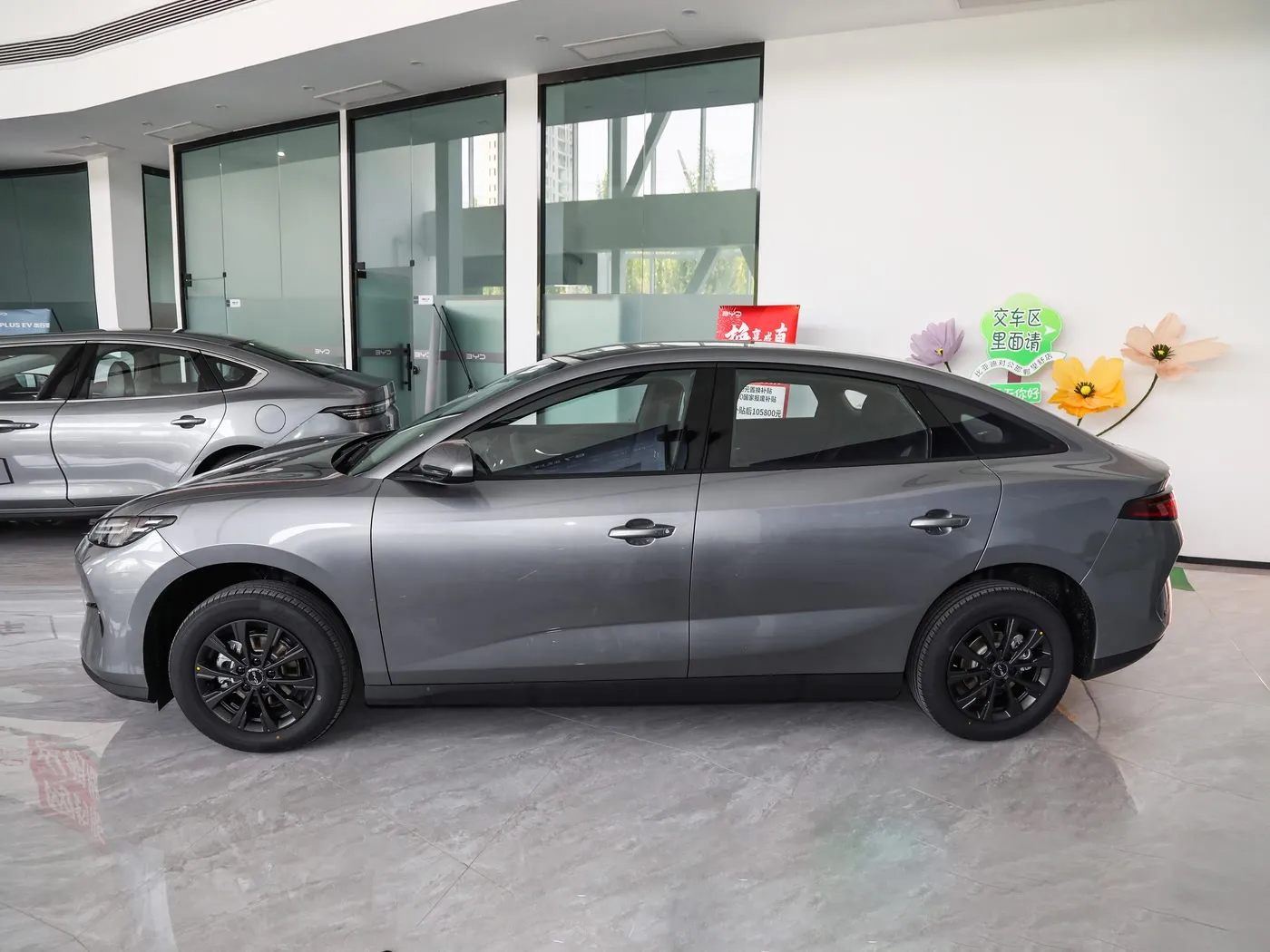 Новая модель автомобиля BYD E7 EV, максимальная скорость 150 км/ч, 136 л.с., крутящий момент 180 Нм, 5-местный электромобиль
