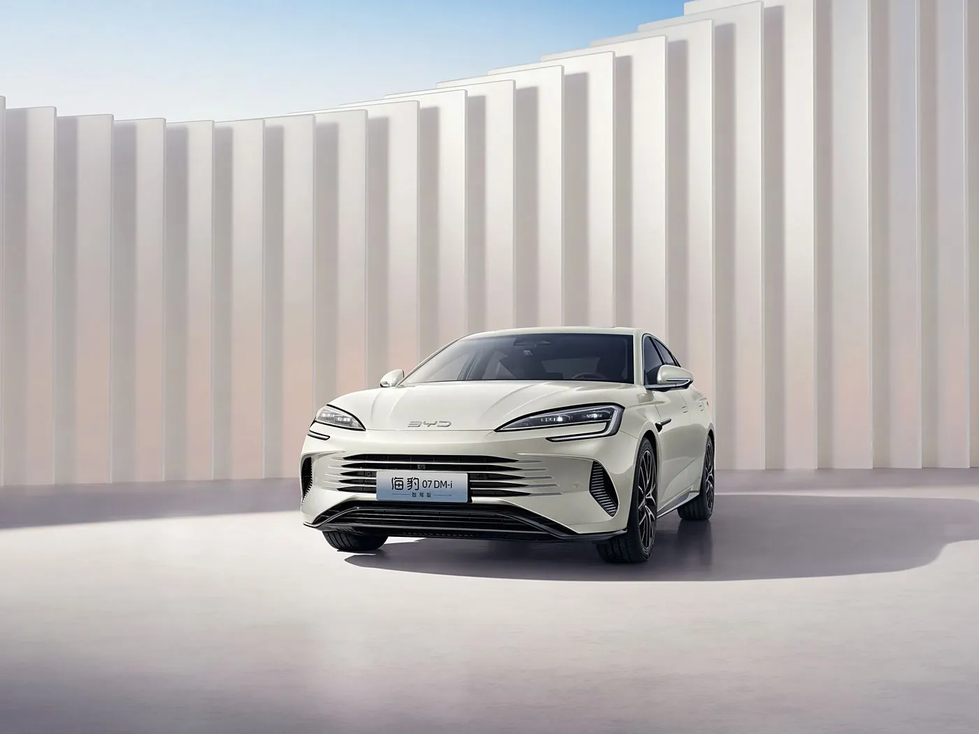 BYD Seal 07 DM-i Электрический внедорожник Высокоскоростной автомобильный седан с электродвигателем 4-местный левый руль Особенности автомобиля на новой энергии
