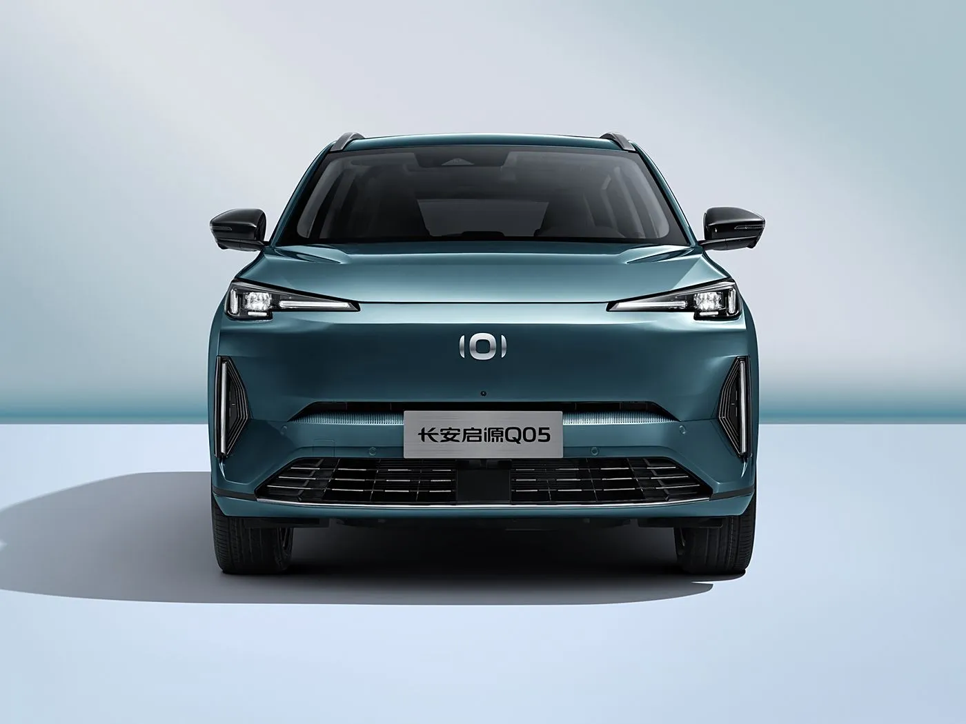 Changan NEVO Q05 Гибридный электрический внедорожник дальнего действия с автоматической коробкой передач 5-дверный 5-местный кожаный салон слева