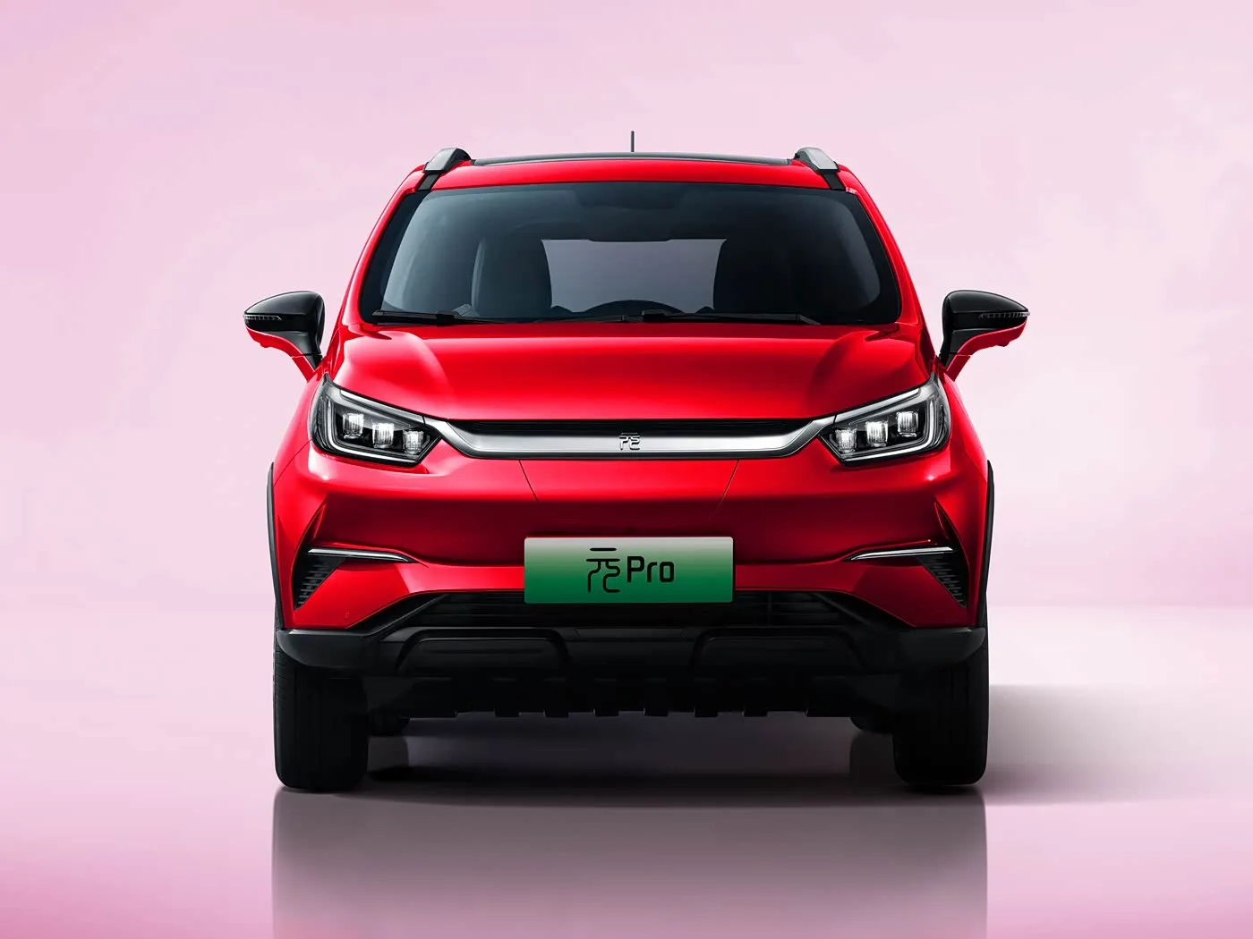 Роскошный электрический внедорожник BYD Yuan Pro с запасом хода 320 км. Расширенные функции для городского вождения. Автомобиль на новой энергии