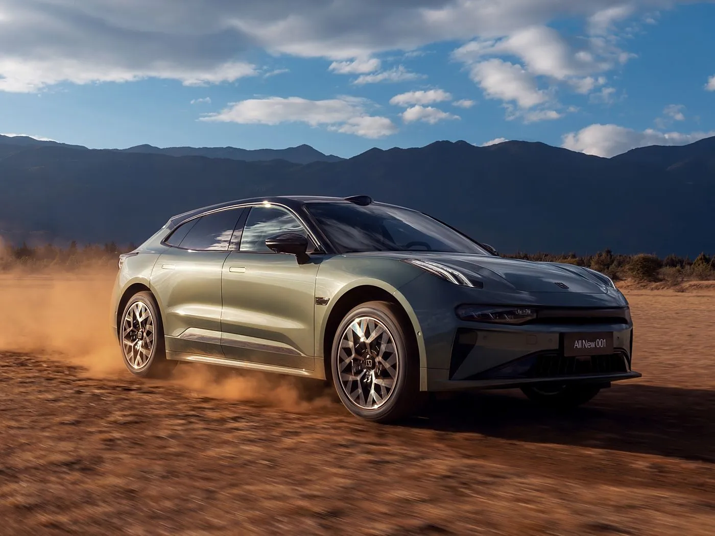 Zeekr 001 Электрический 5-местный хэтчбек Высокое качество 4WD 705 км дальнего действия на новой энергии