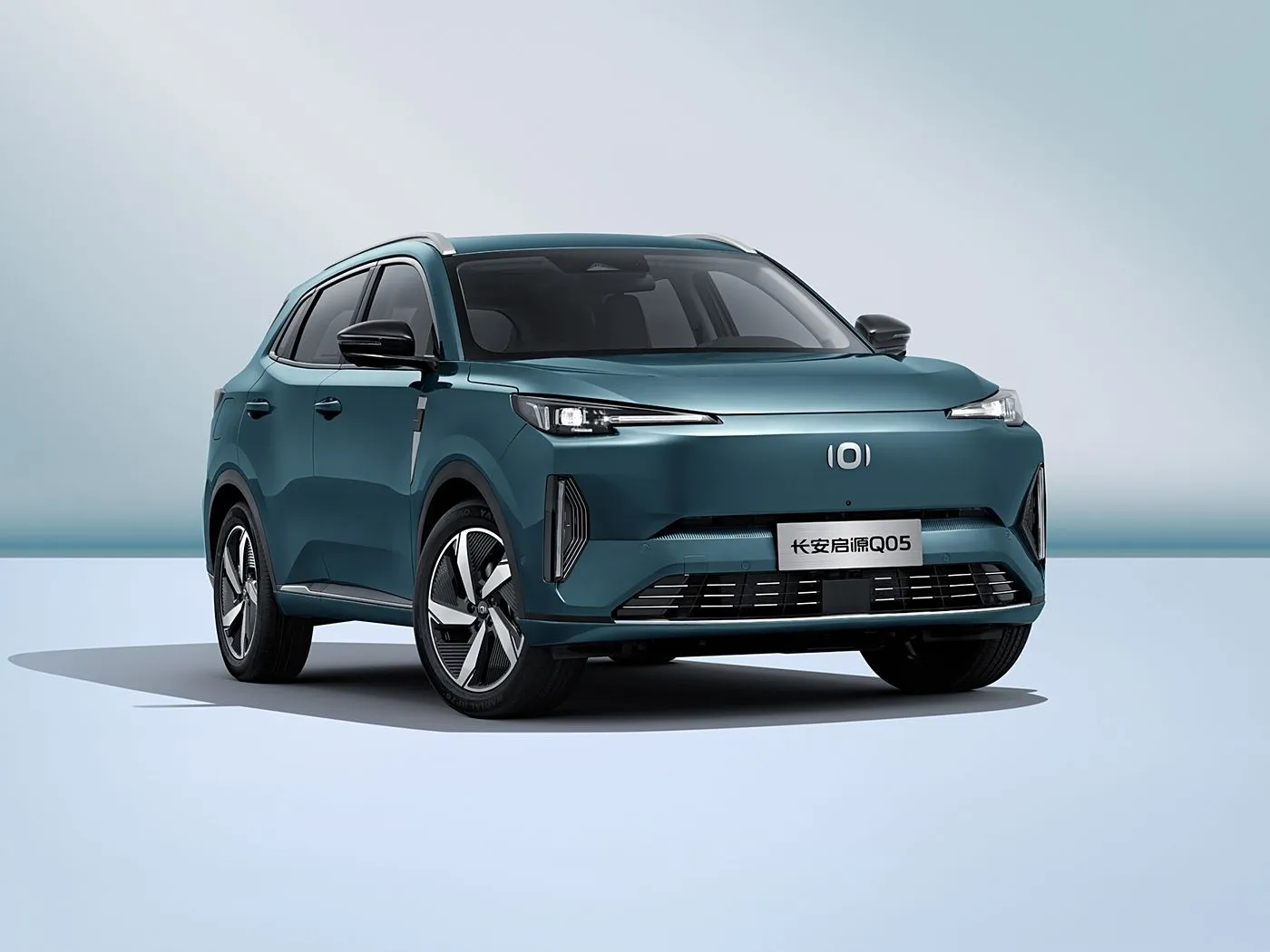 Changan NEVO Q05 Гибридный электрический внедорожник дальнего действия с автоматической коробкой передач 5-дверный 5-местный кожаный салон слева