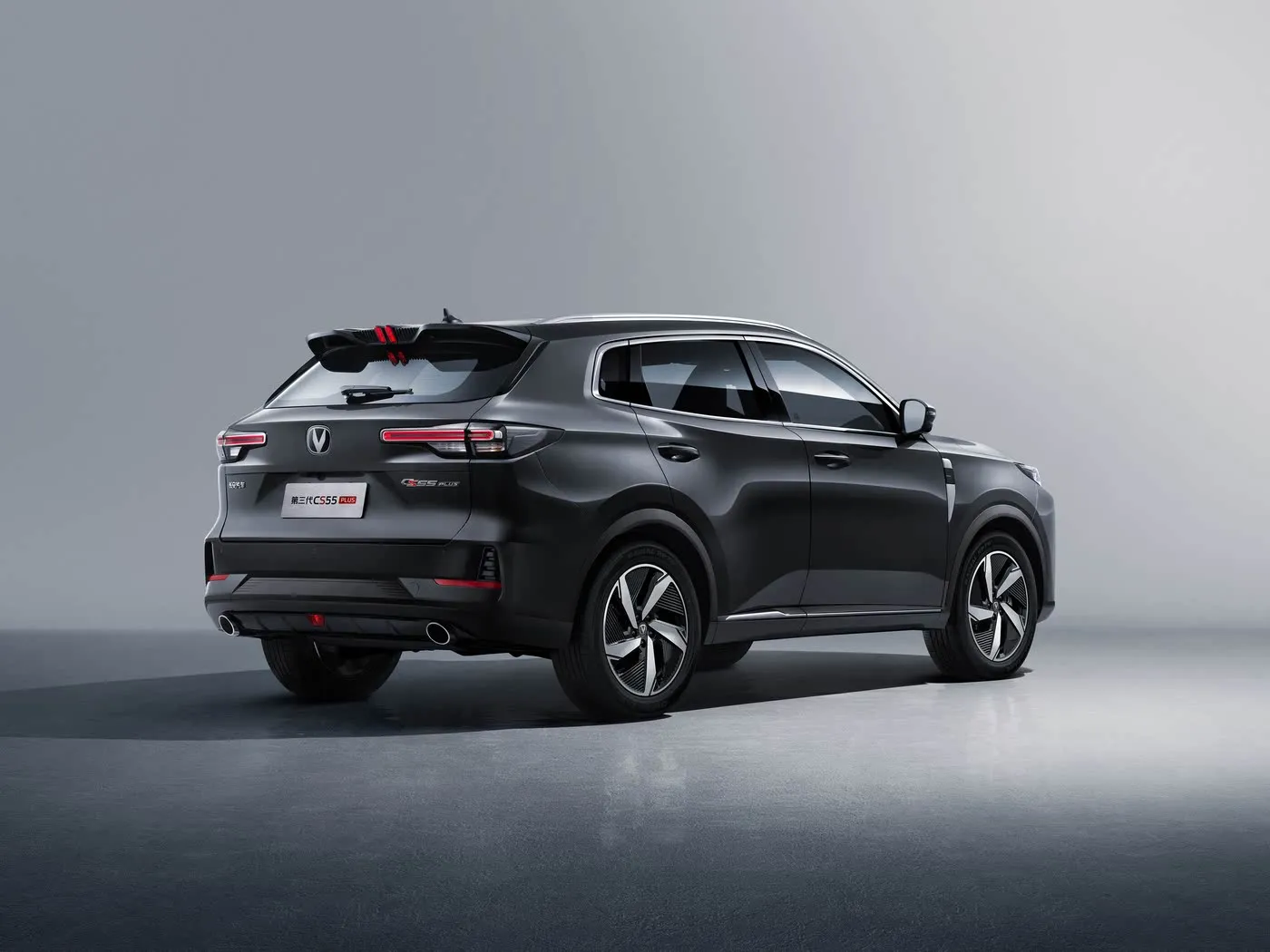 Компактный внедорожник Changan CS55 PLUS. Максимальная скорость 190 км/ч, камера 360°, двухзонный кондиционер и аудиосистема JBL Premium.
