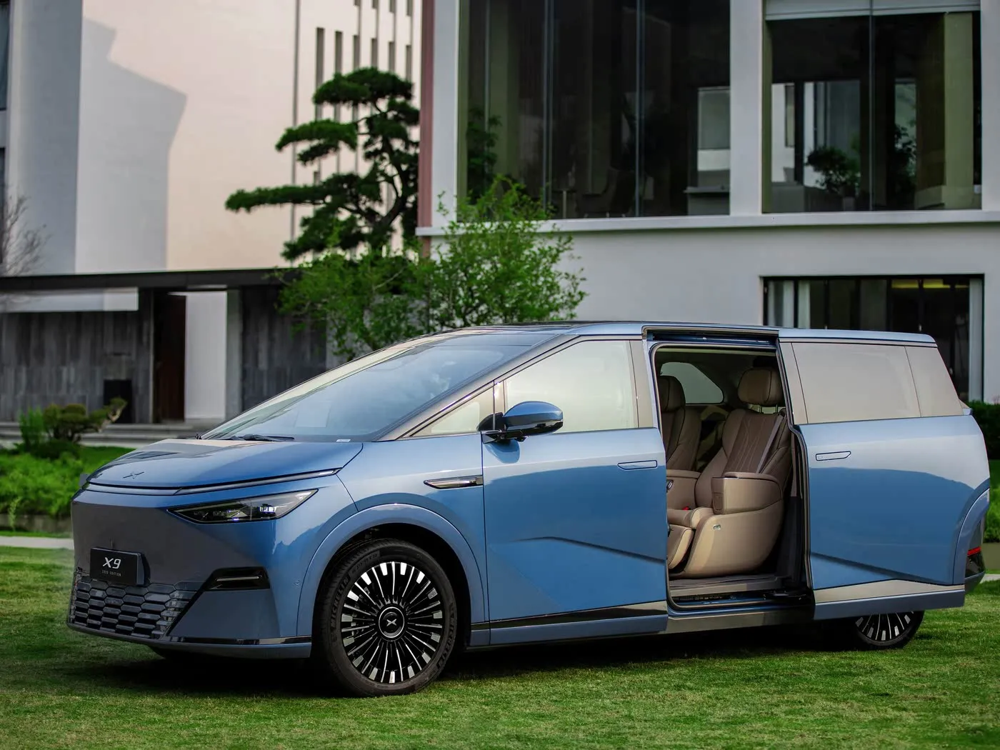 Xpeng X9 MPV дальнего действия, внедорожник, чистый электрический автомобиль с левым рулевым управлением, конкурентоспособная цена, автомобиль на новой энергии
