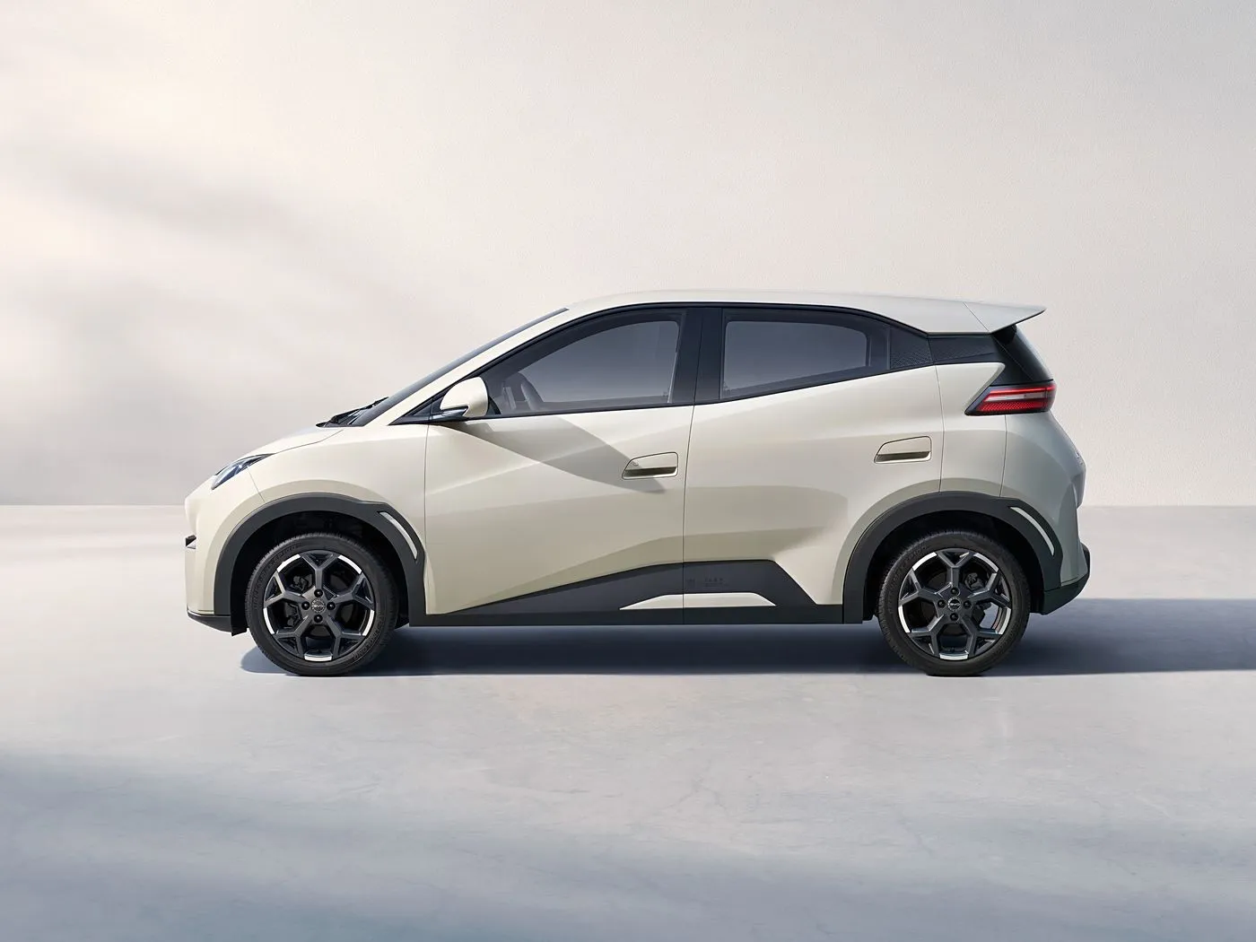 BYD Seagull EV Hatchback Mini Smart SUV с передним приводом и камерой заднего вида, автомобиль на новой энергии, работающий на литиевых батареях, горячая распродажа