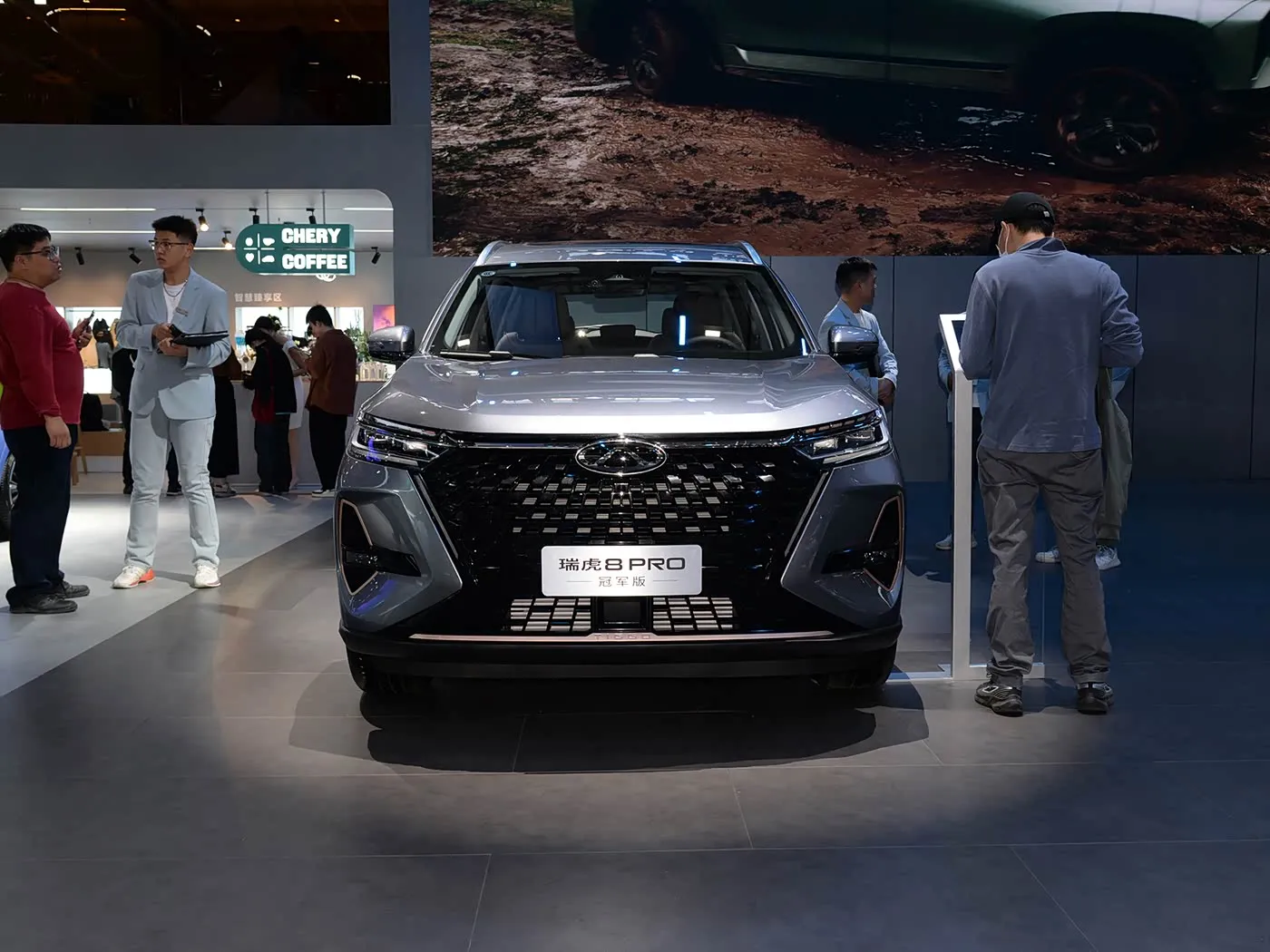 Chery Tiggo 8 Pro Роскошный семейный внедорожник Автоматическая коробка передач Задняя камера R18 Левое бензиновое темное кожаное сиденье Евро VI с полным приводом