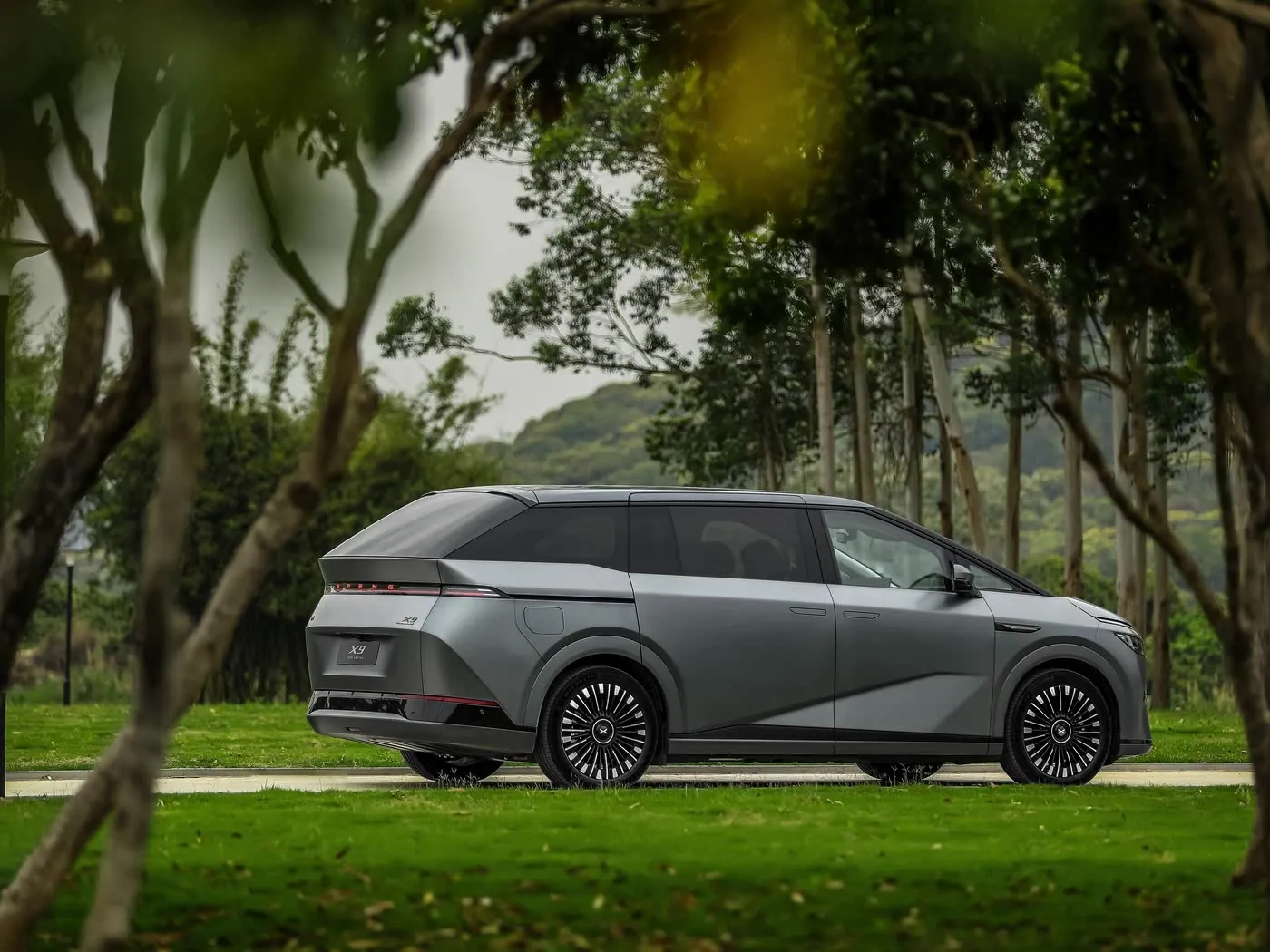 Xpeng X9 MPV дальнего действия, внедорожник, чистый электрический автомобиль с левым рулевым управлением, конкурентоспособная цена, автомобиль на новой энергии