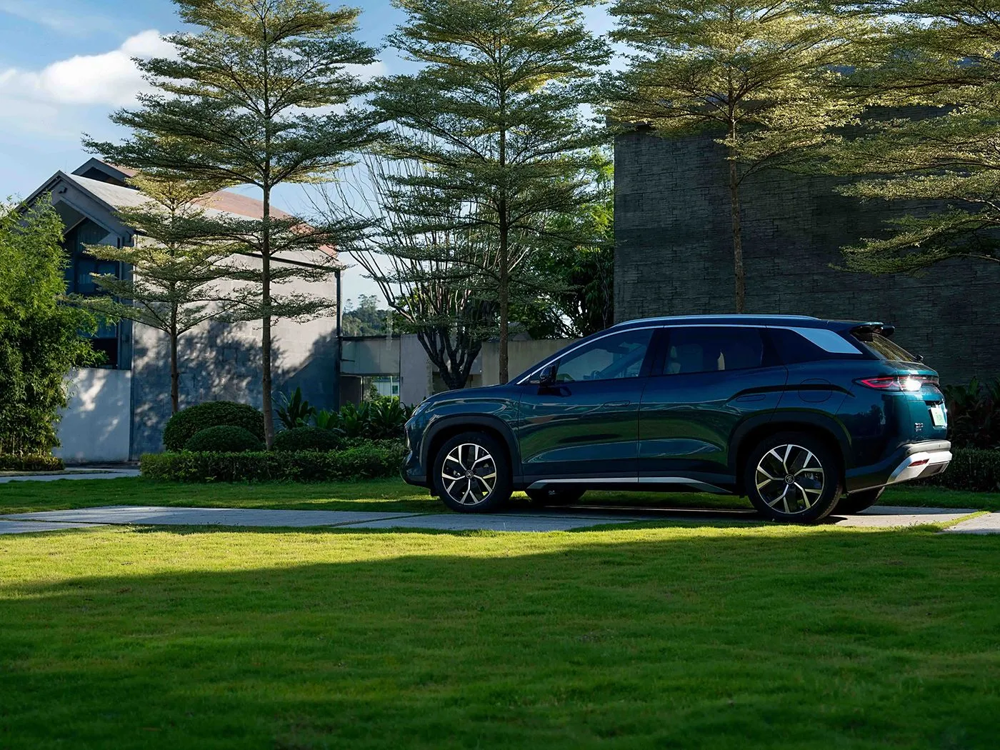 BYD Song L DM-i Компактный внедорожник PHEV Высокоскоростной автомобиль на новых источниках энергии DiPilot 2.0 Подогрев сидений Панорамная камера на 360°