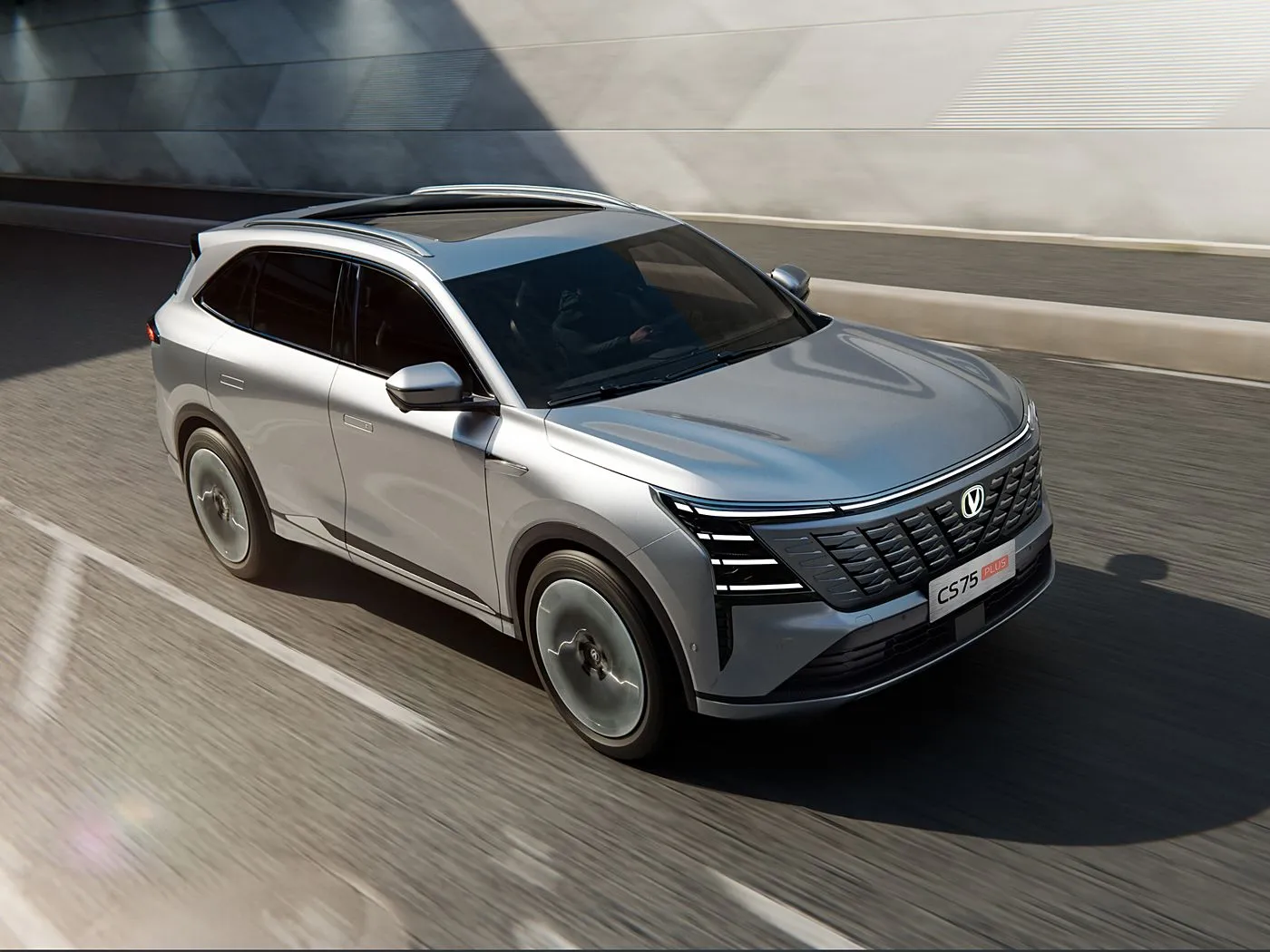 Компактный внедорожник Changan CS75 PLUS 1,5/2,0 зуба с системой L2,5 Assist, сенсорным экраном 15,6 дюйма и длинной колесной базой