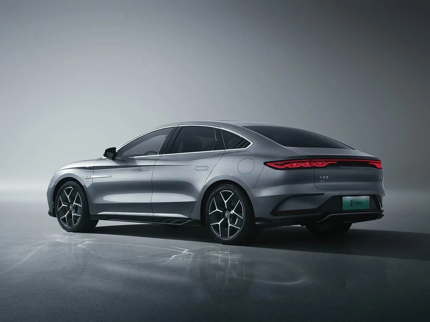 BYD Han EV/DM-i: электрифицирующий роскошный седан с двойным двигателем и передовыми технологиями НОВАЯ ЭНЕРГИЯ